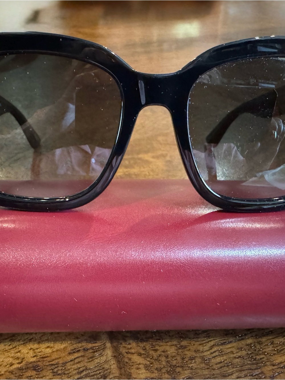 Gucci Black Women's Oversized Sunglasses with Gradient Lenses